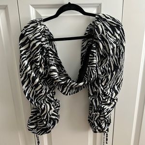 Past sleeve crop zebra print top